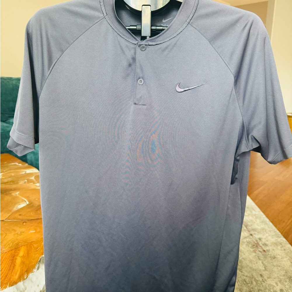 Nike Men's Gray Shirt